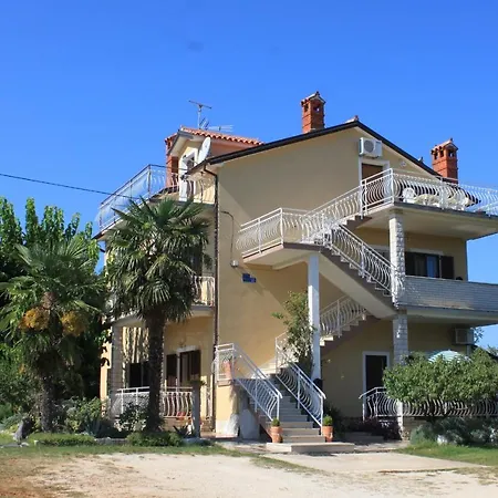 Apartment With A Parking Space Basanija, Umag - 7149