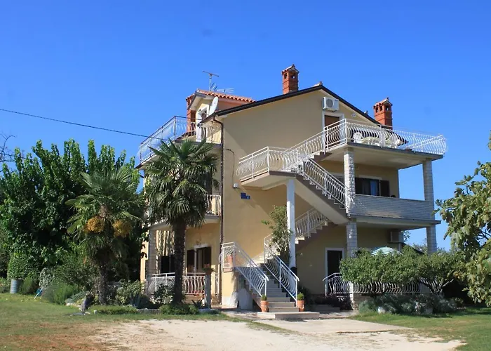 Appartement With Parking Space Basanija, Umag - 7149